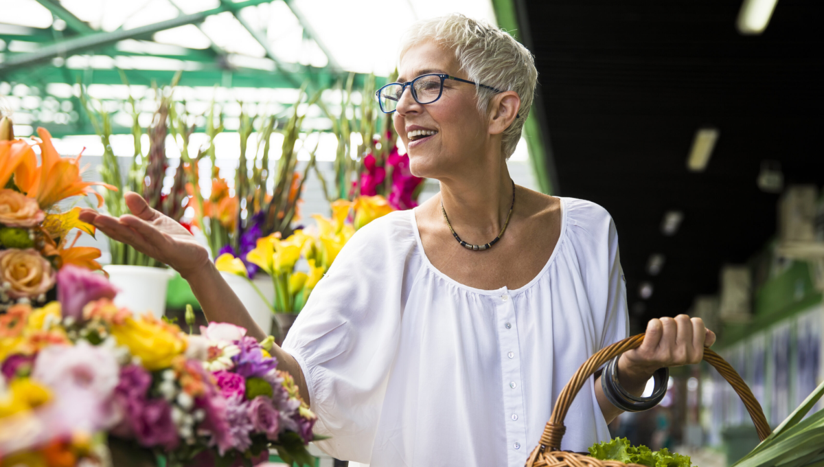 Charrming senior woman buying flowers on market 2025 02 21 13 43 06 utc