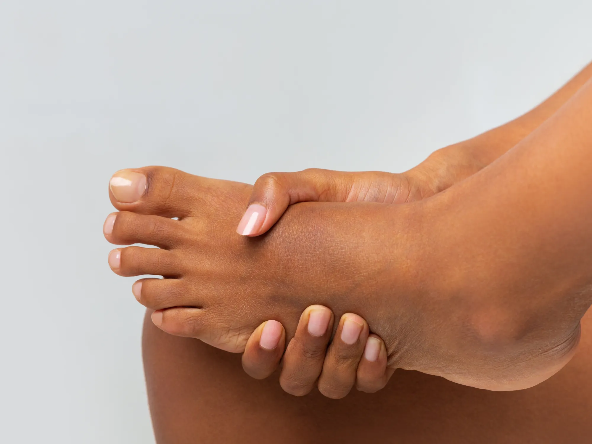 Cropped of black girl rubbing her foot 2025 03 18 18 28 07 utc
